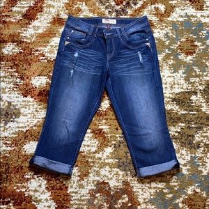 L.E.I. Ashley Lowrise Capri Jeans